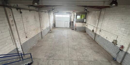 Ref. SES-1457 Nau industrial amb serveis donats d´alta