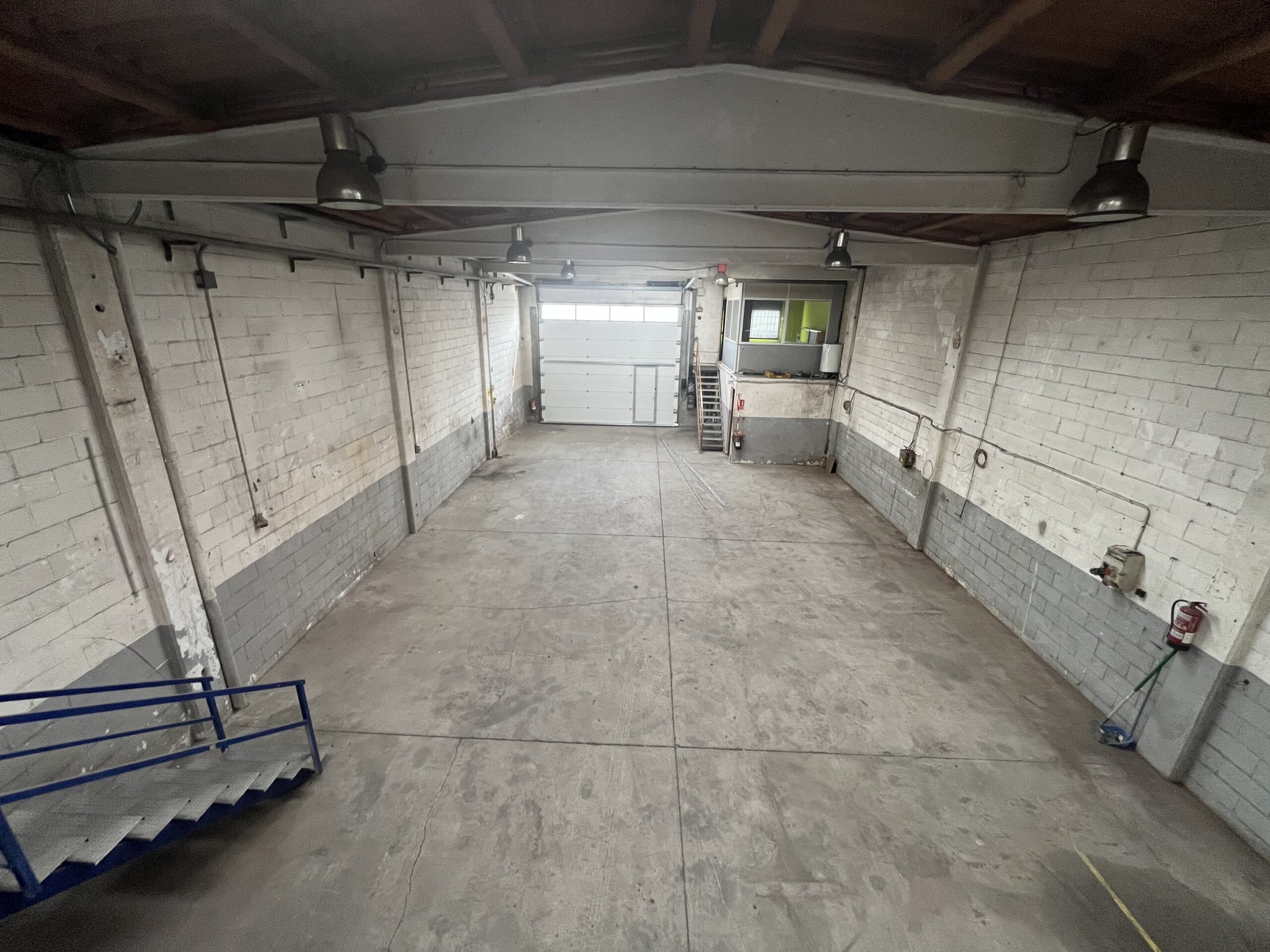 Ref. SES-1457 Nau industrial amb serveis donats d´alta
