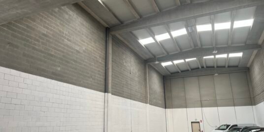 Ref. E-1306 Nau totalment equipada Esparreguera